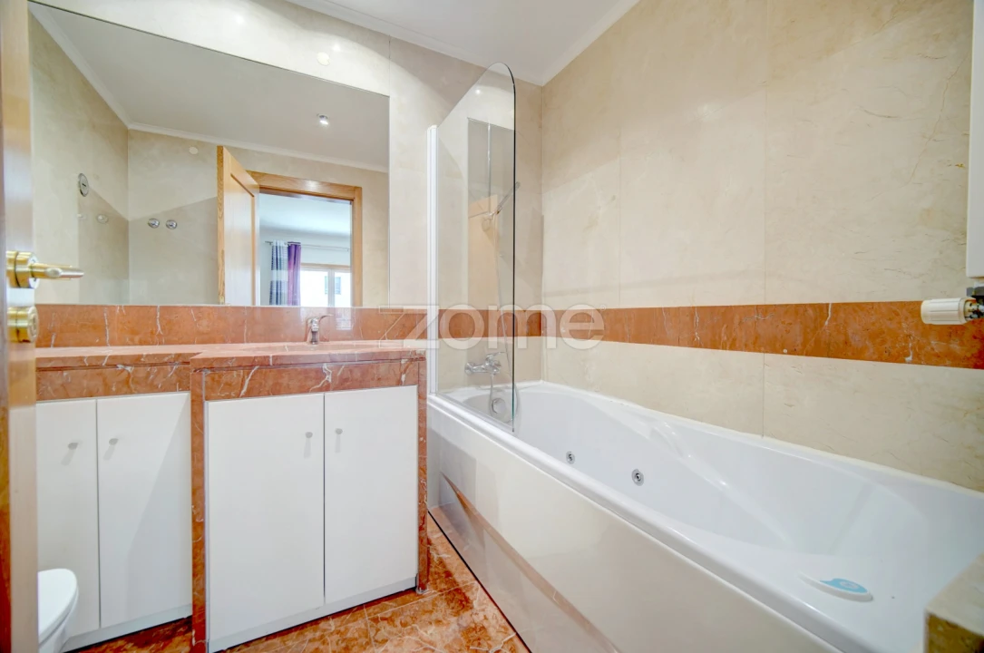 Apartamento T2 para Arrendamento em Alvalade Foto 6