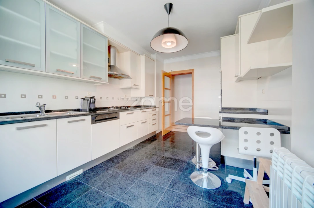 Apartamento T2 para Arrendamento em Alvalade Foto 12