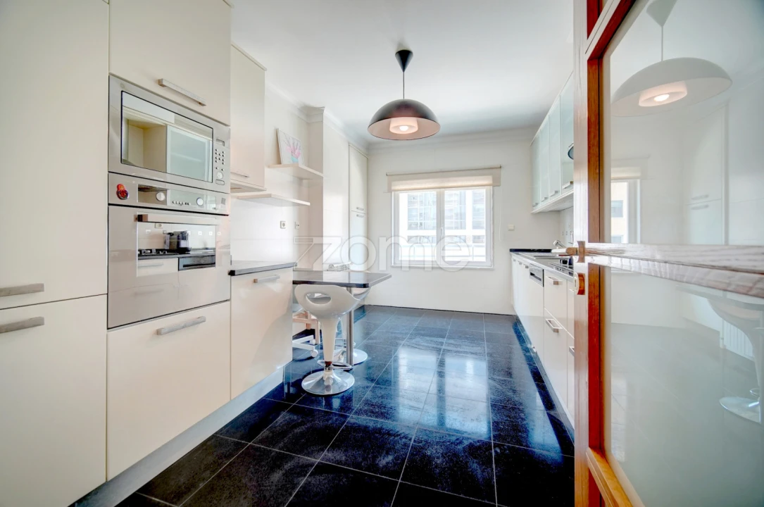 Apartamento T2 para Arrendamento em Alvalade Foto 13