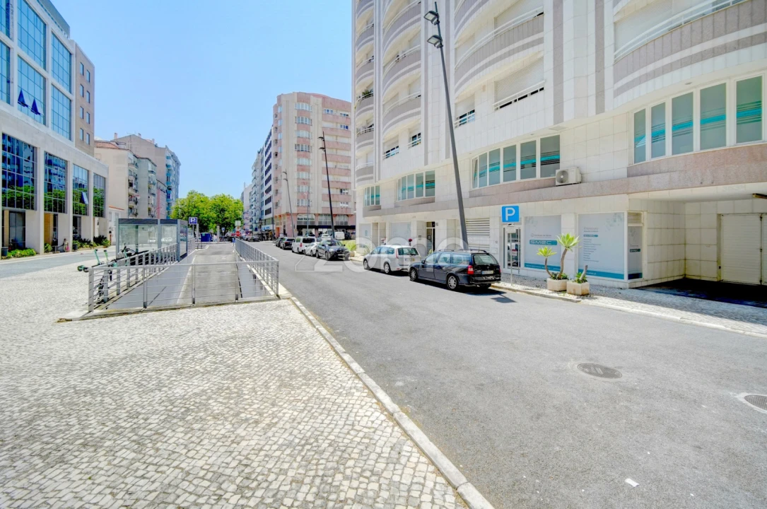 Apartamento T2 para Arrendamento em Alvalade Foto 21