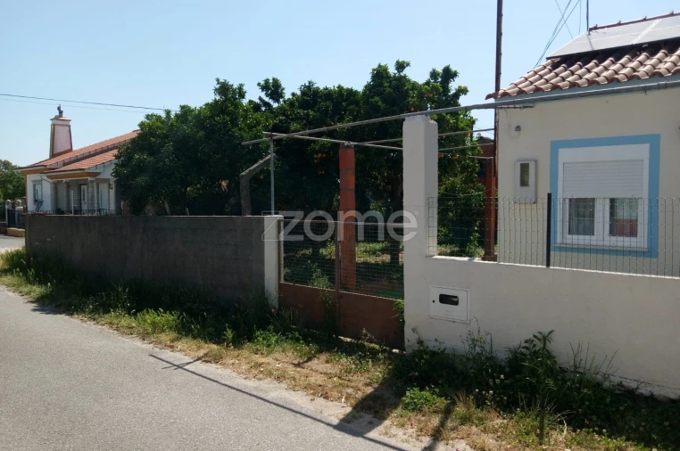 Moradia T3 para Venda em Casais e Alviobeira Foto 2