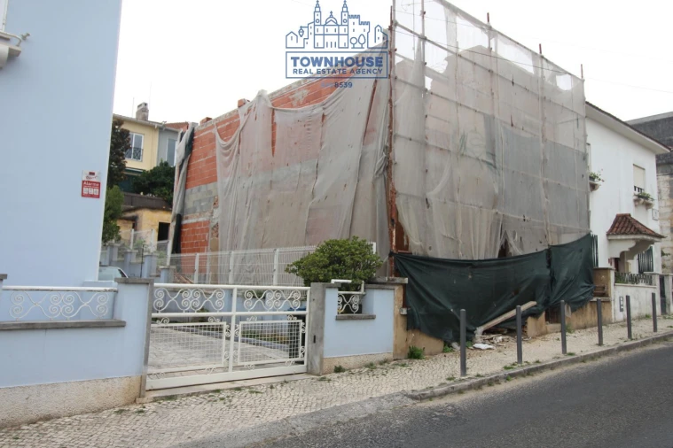 Moradia T4 para Venda em Campolide Foto 22