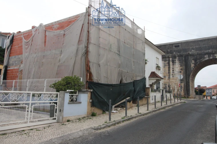 Moradia T4 para Venda em Campolide Foto 10