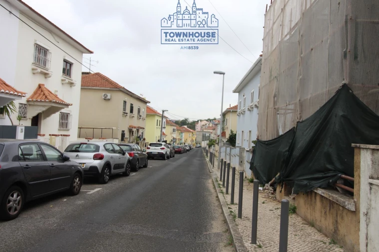 Moradia T4 para Venda em Campolide Foto 9