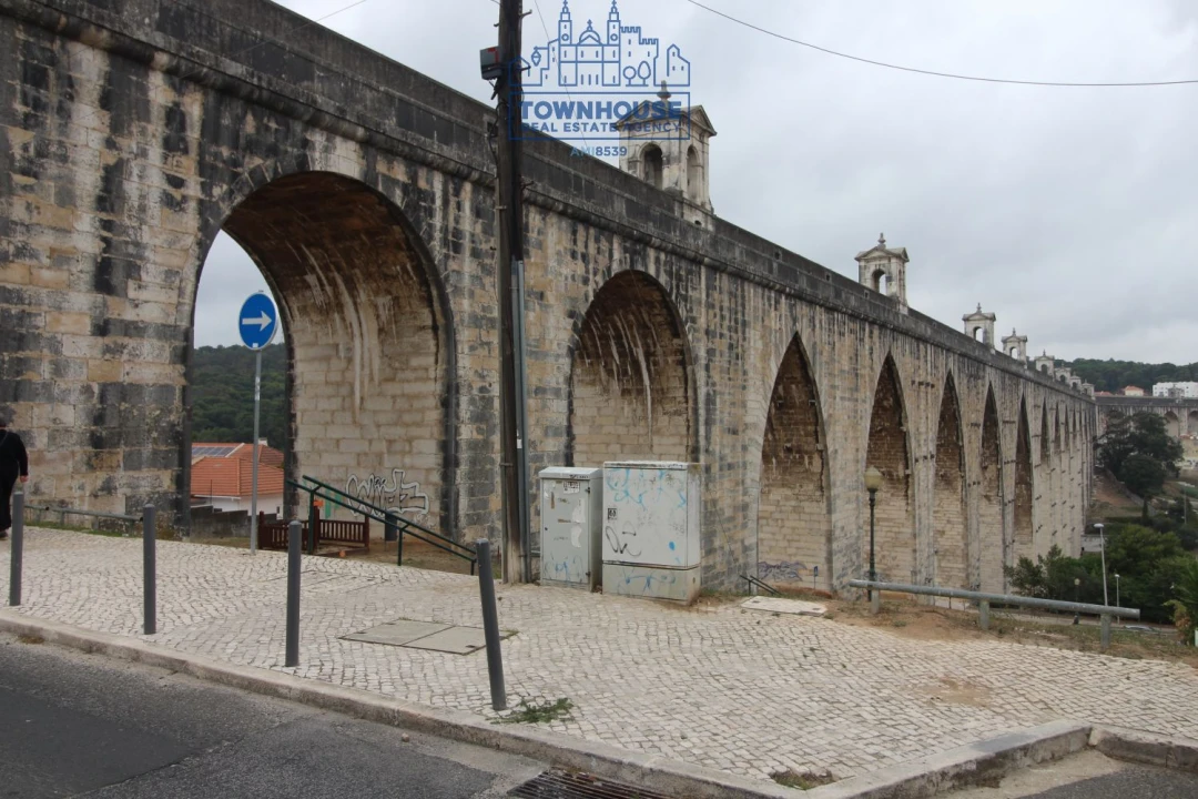 Moradia T4 para Venda em Campolide Foto 13