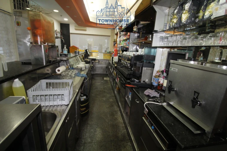 Loja para Trespasse em Pontinha e Famões Foto 3