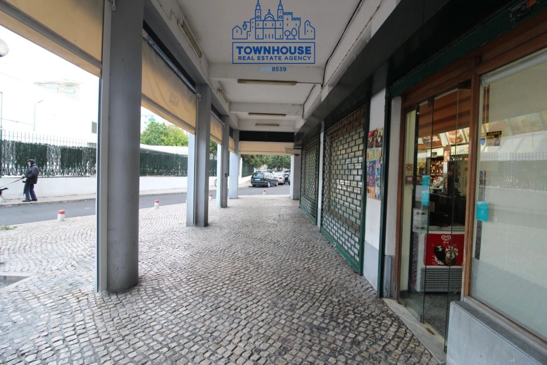 Loja para Trespasse em Pontinha e Famões Foto 2