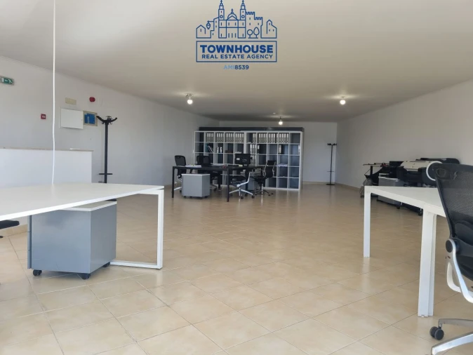 Loja para Arrendamento em Ajuda Foto 7