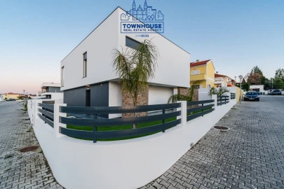 Moradia T4 para Venda em Azeitão (São Lourenço e São Simão)