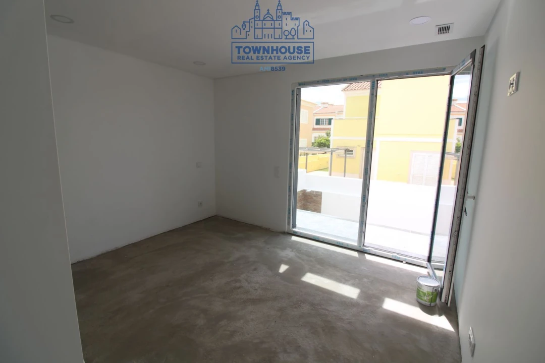 Moradia T4 para Venda em Azeitão (São Lourenço e São Simão) Foto 36