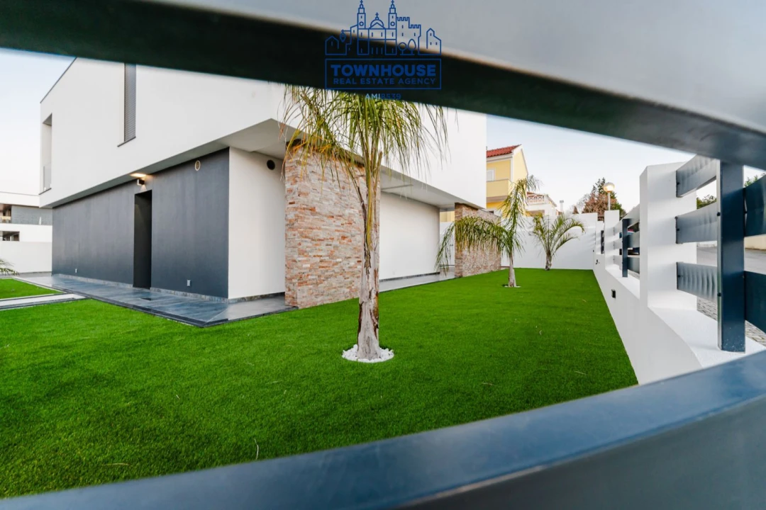 Moradia T4 para Venda em Azeitão (São Lourenço e São Simão) Foto 3