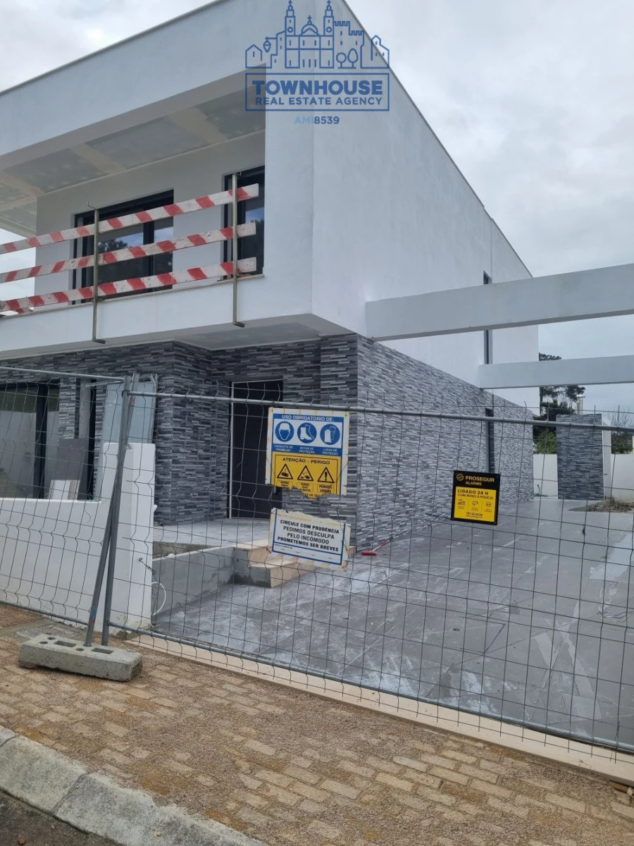 Moradia T4 para Venda em Charneca de Caparica e Sobreda Foto 11