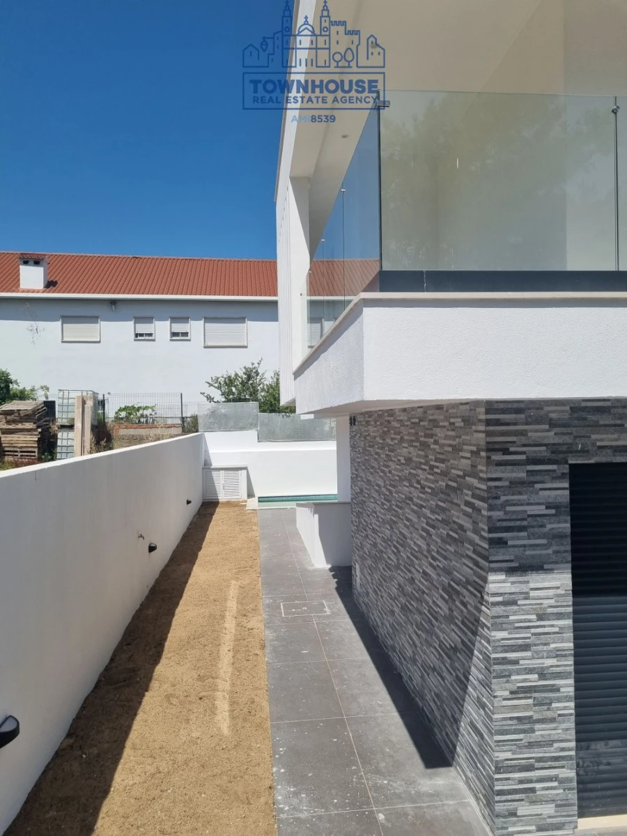 Moradia T4 para Venda em Charneca de Caparica e Sobreda Foto 7