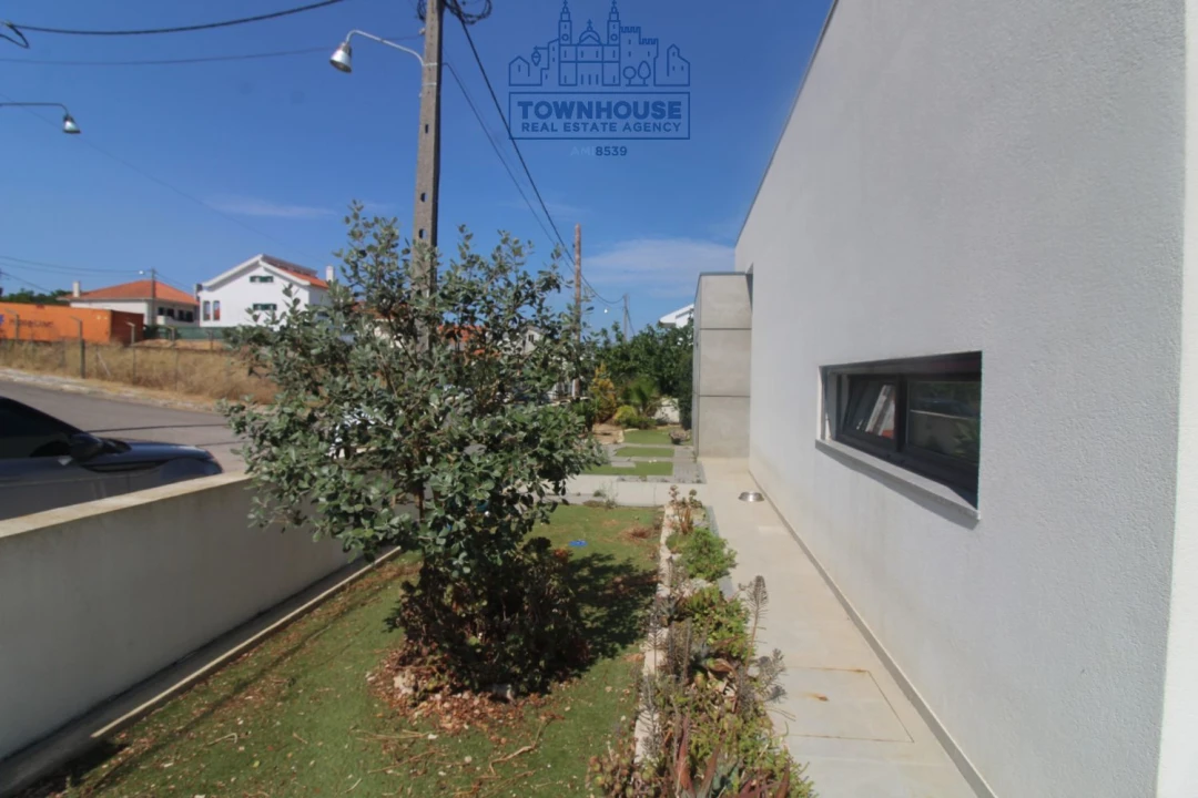 Moradia T2 para Venda em Charneca de Caparica e Sobreda Foto 3