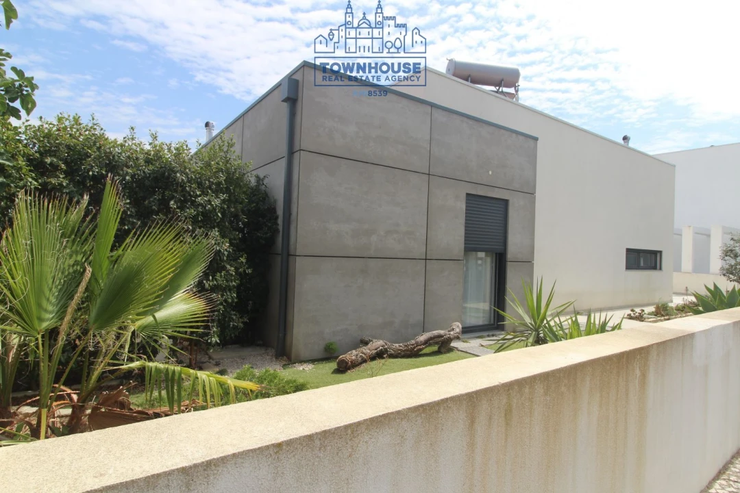 Moradia T2 para Venda em Charneca de Caparica e Sobreda Foto 1