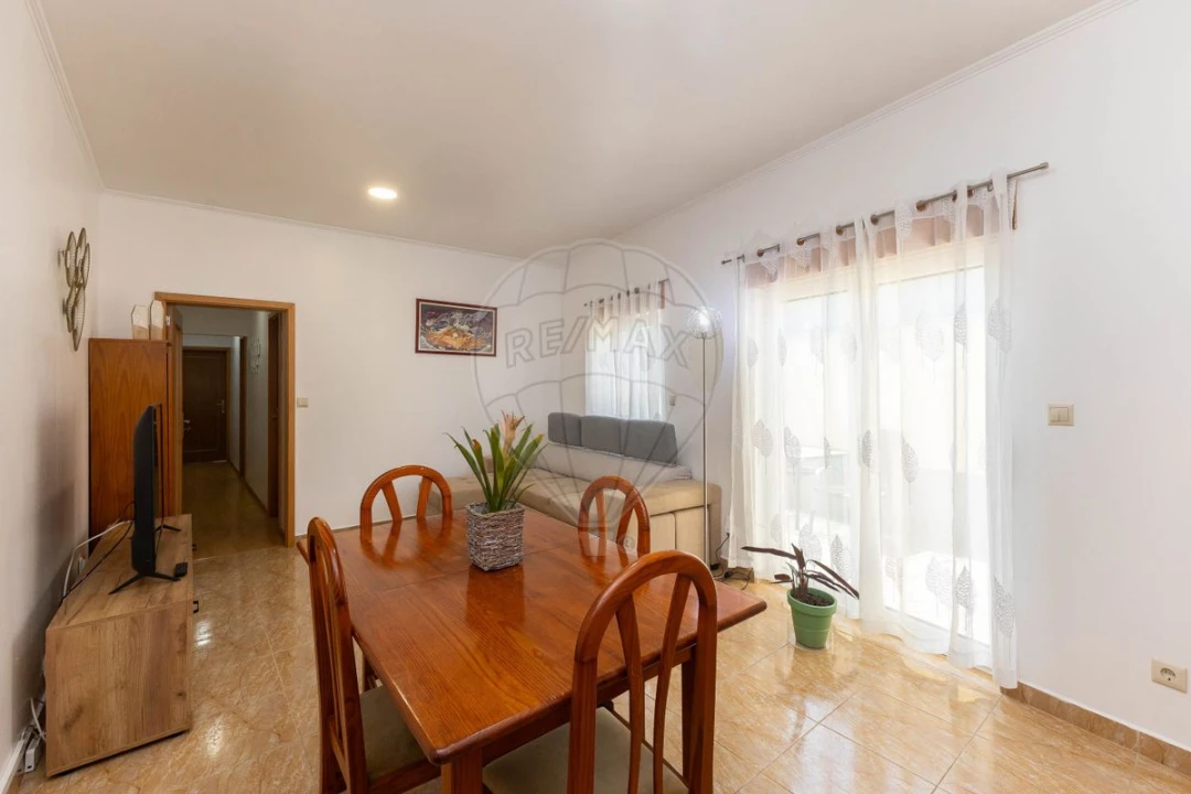 Moradia T3 para Venda em Paramos Foto 2