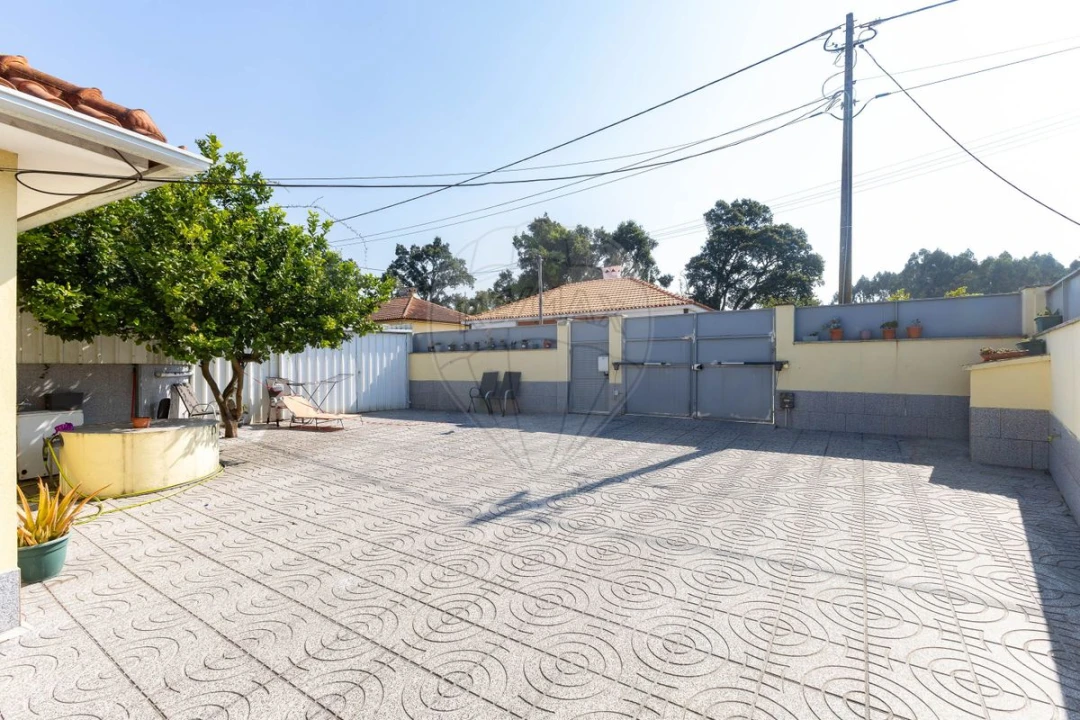 Moradia T3 para Venda em Paramos Foto 19