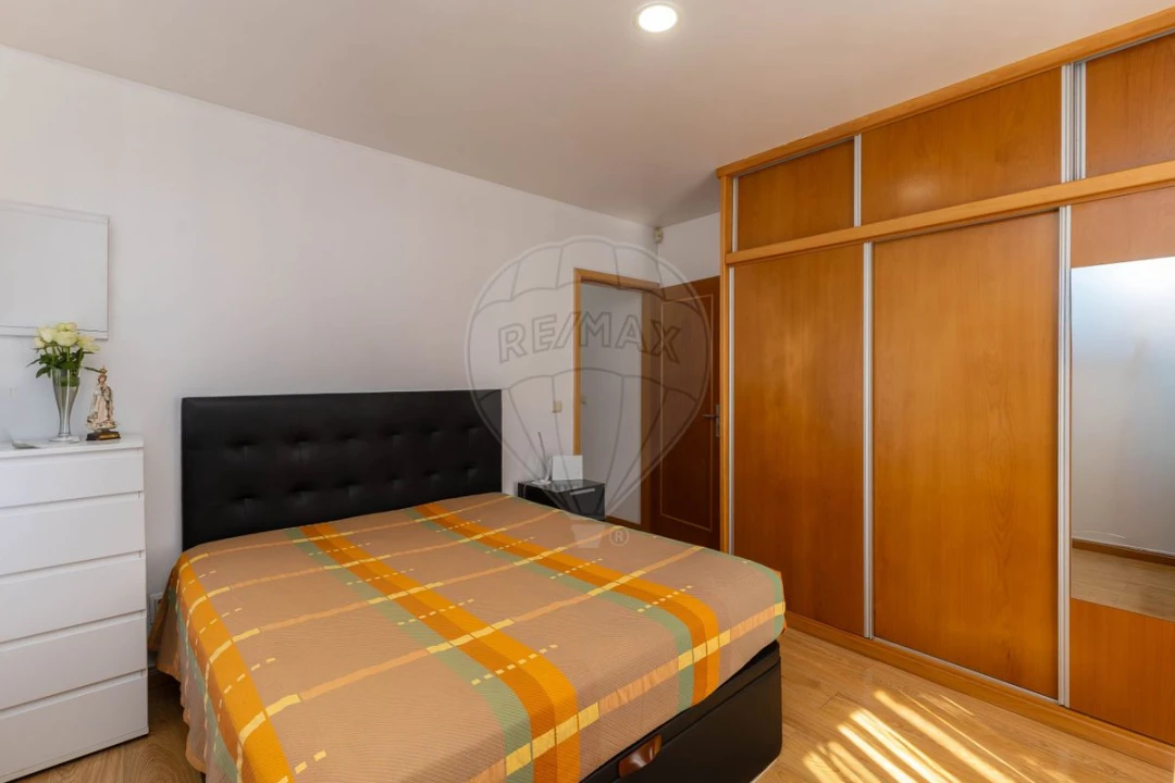 Moradia T3 para Venda em Paramos Foto 16