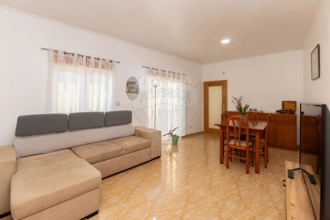 Moradia T3 para Venda em Paramos Foto 6