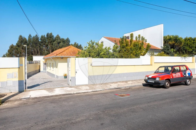 Moradia T3 para Venda em Paramos Foto 25