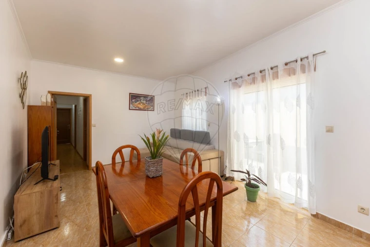 Moradia T3 para Venda em Paramos Foto 2