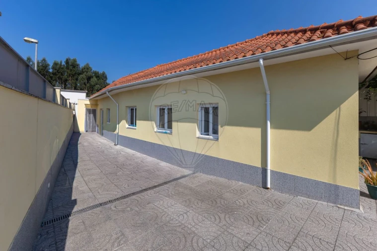 Moradia T3 para Venda em Paramos Foto 23