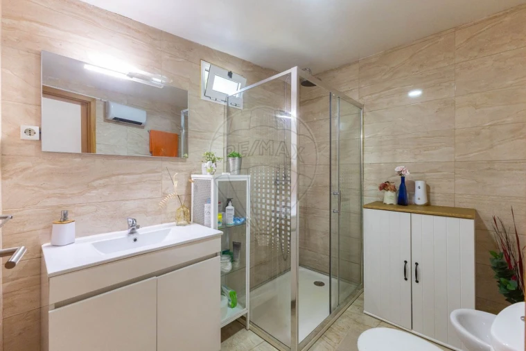 Moradia T3 para Venda em Paramos Foto 11