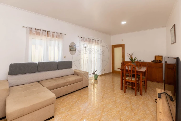 Moradia T3 para Venda em Paramos Foto 6