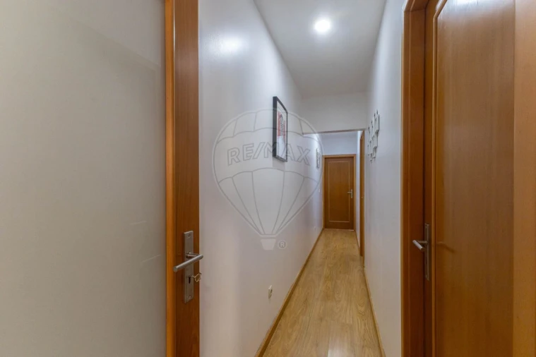 Moradia T3 para Venda em Paramos Foto 13