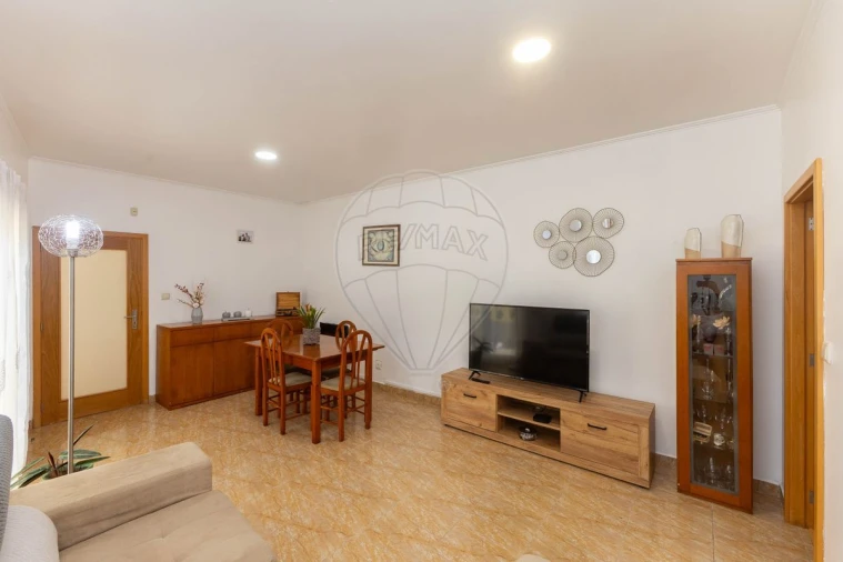 Moradia T3 para Venda em Paramos Foto 5