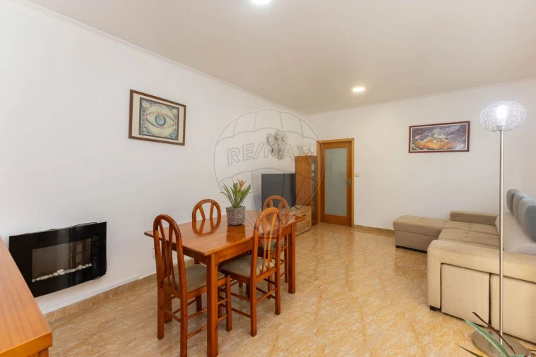 Moradia T3 para Venda em Paramos Foto 3