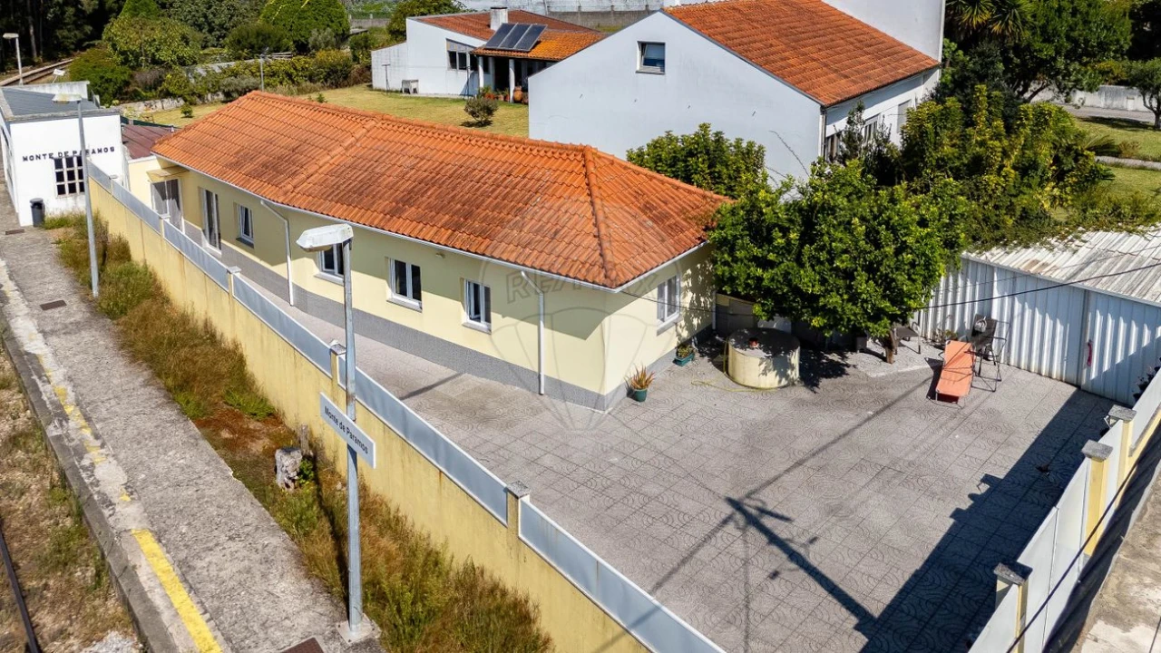 Moradia T3 para Venda em Paramos Foto 1