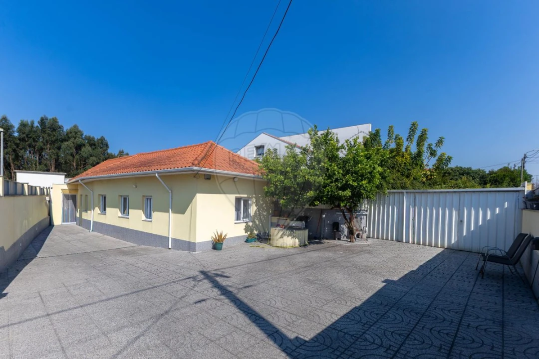 Moradia T3 para Venda em Paramos Foto 21