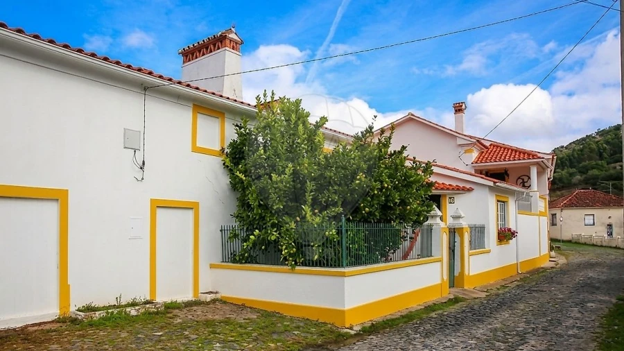 Moradia T7 para Venda em Santa Maria de Marvão