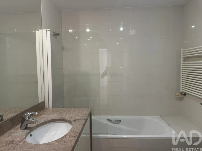 Apartamento T3 para Arrendamento em Campolide Foto 23