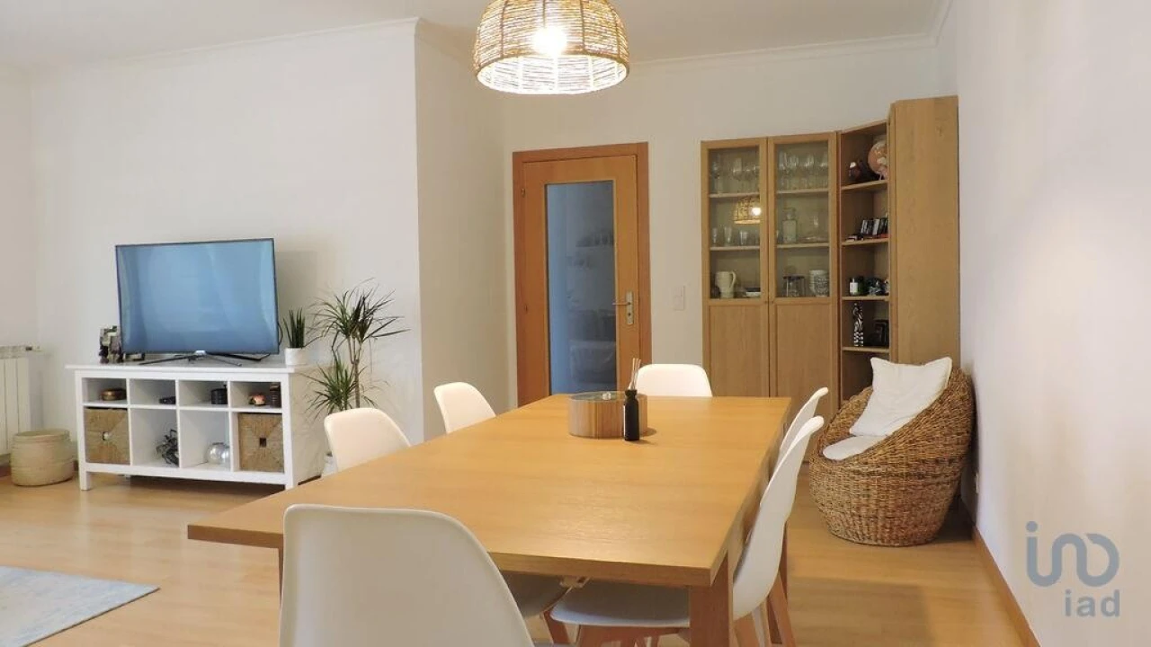 Apartamento T2 para Venda em São Domingos de Rana Foto 4