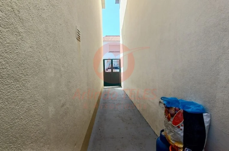 Moradia T3 para Venda em Calheta Foto 35