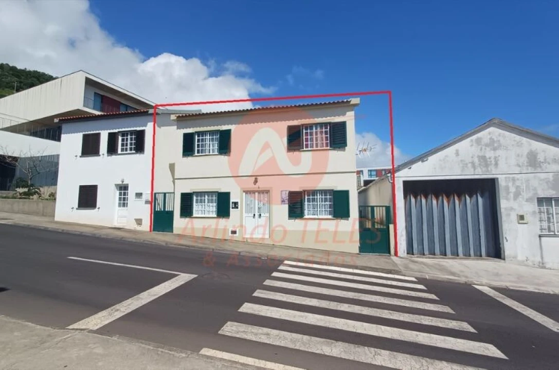 Moradia T3 para Venda em Calheta Foto 1