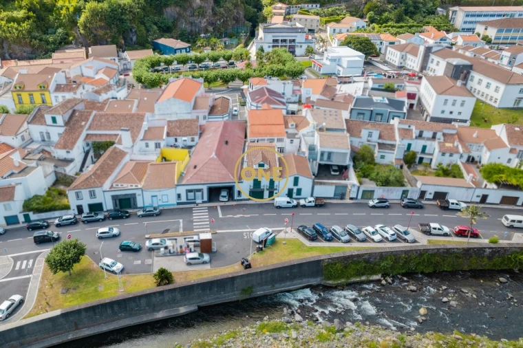 Moradia T4 para Venda em Povoação Foto 4