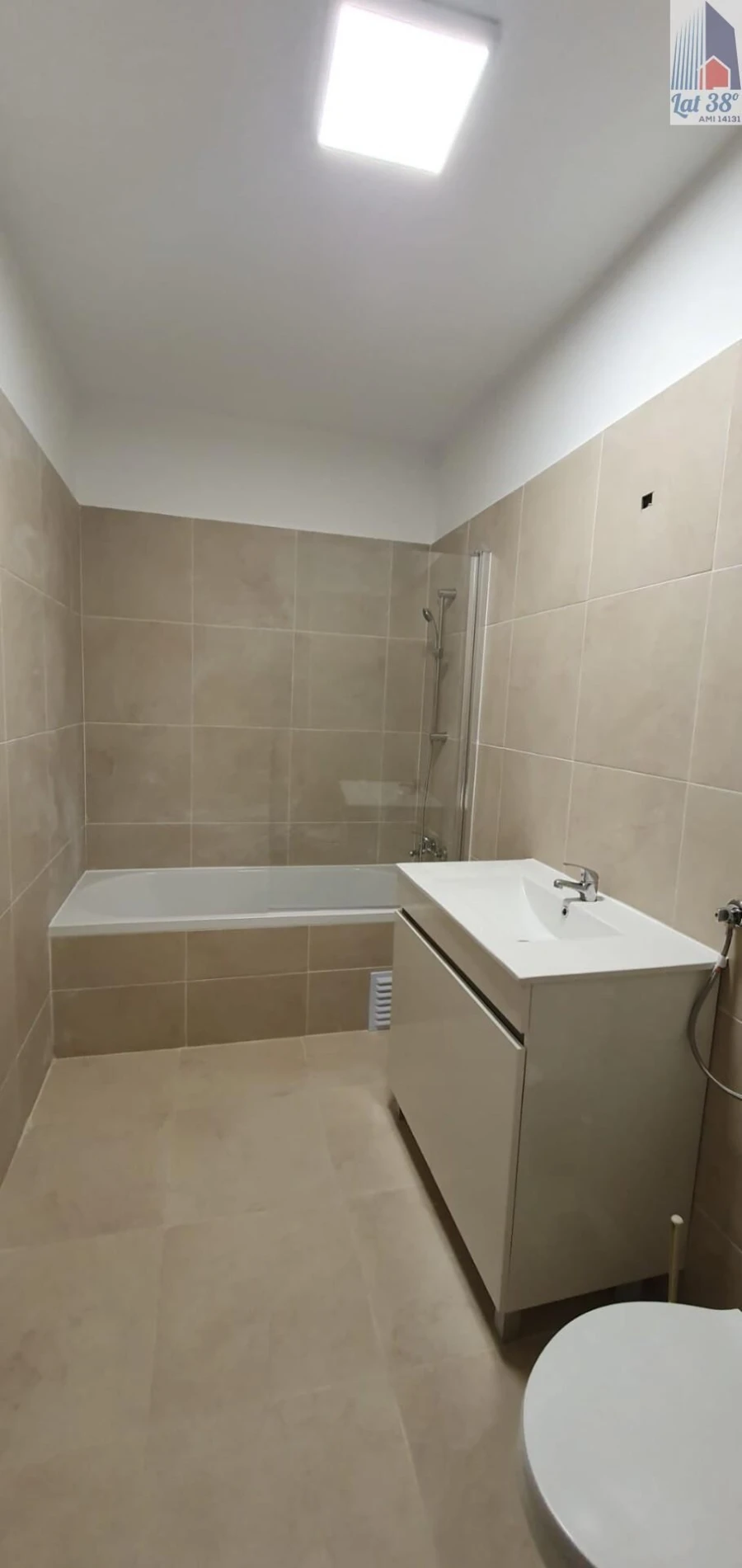 Apartamento T2 para Arrendamento em Santo António dos Cavaleiros e Frielas Foto 14