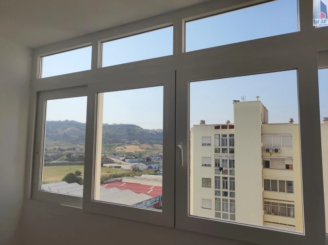 Apartamento T2 para Arrendamento em Santo António dos Cavaleiros e Frielas Foto 12