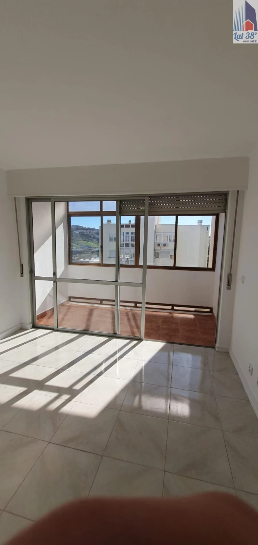 Apartamento T2 para Arrendamento em Santo António dos Cavaleiros e Frielas Foto 10