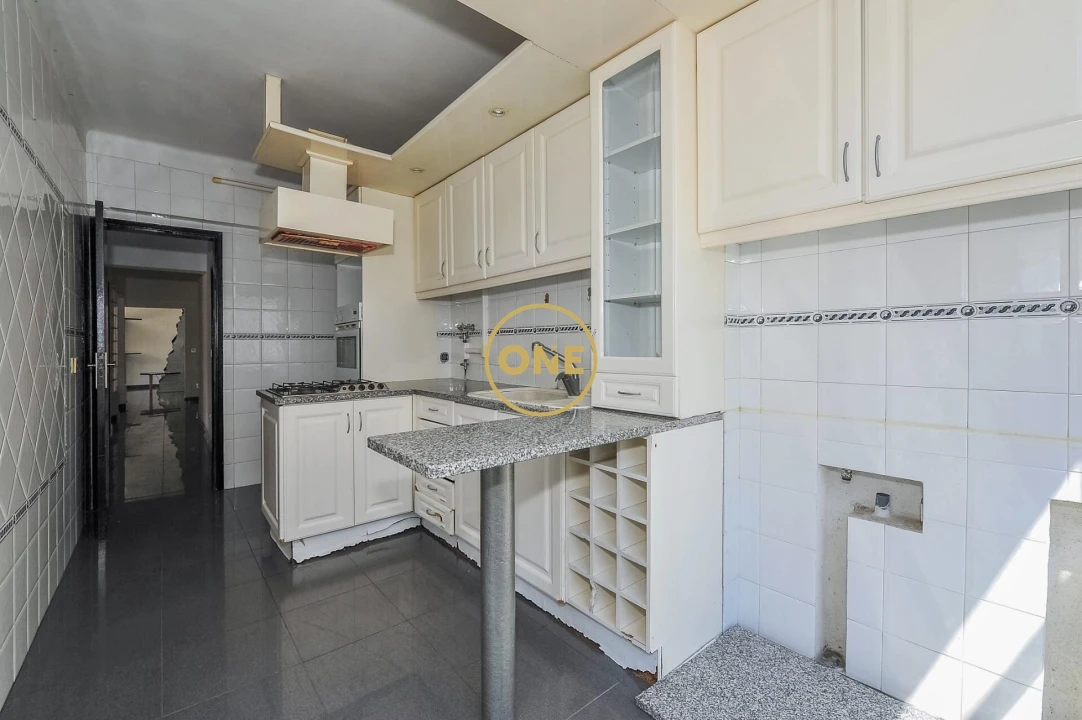 Apartamento T3 para Venda em Almada, Cova da Piedade, Pragal e Cacilhas Foto 28