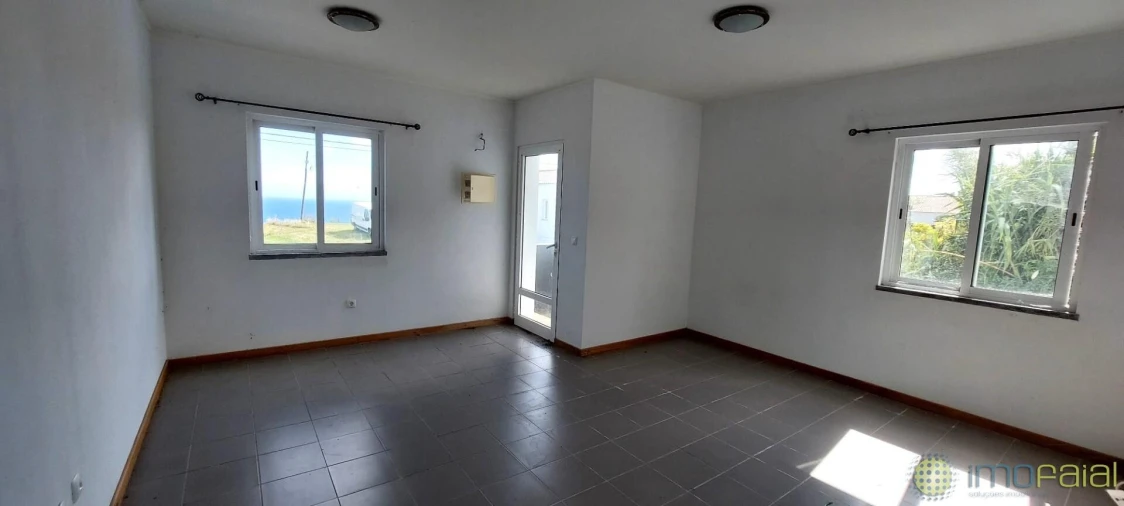 Moradia T2 para Venda em Ribeirinha Foto 7