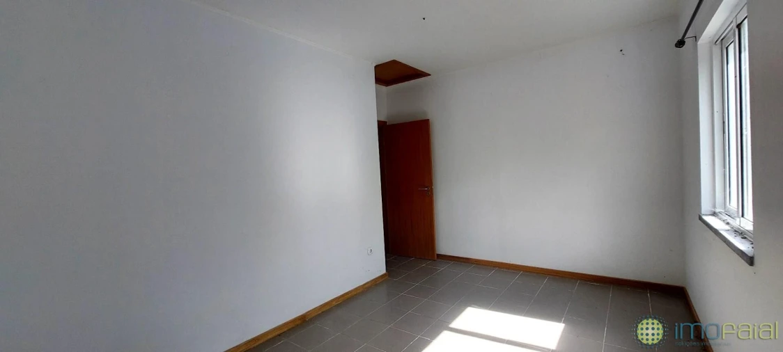 Moradia T2 para Venda em Ribeirinha Foto 8