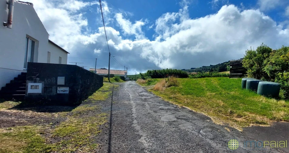 Moradia T2 para Venda em Ribeirinha Foto 4