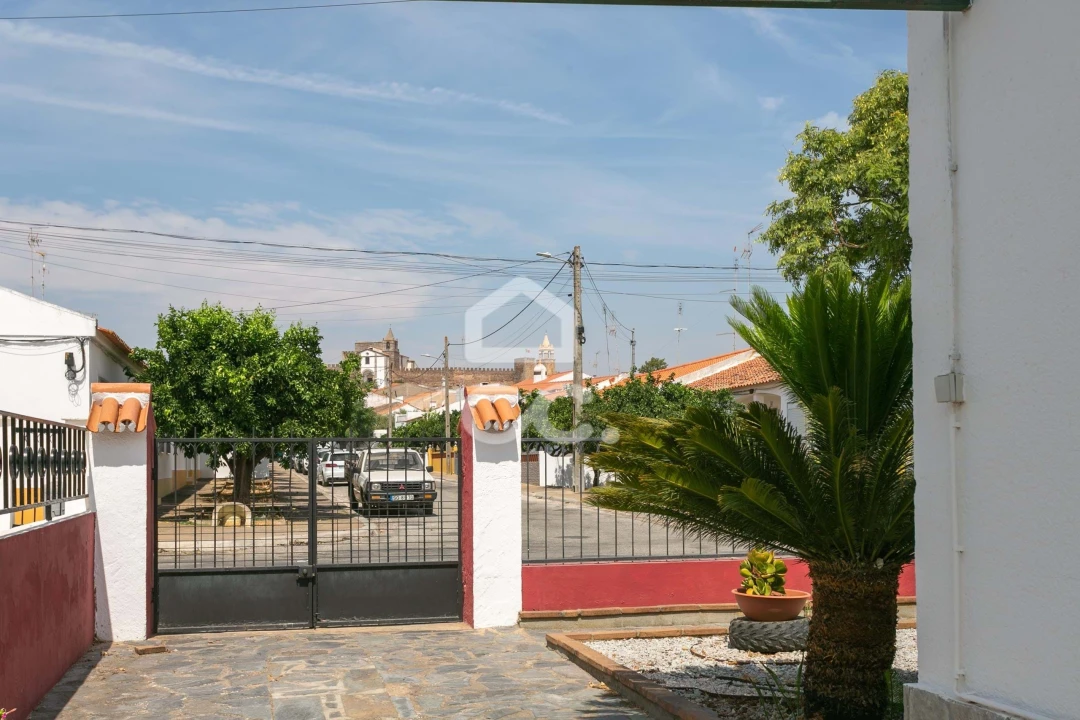 Moradia T5 para Venda em Mourão Foto 30