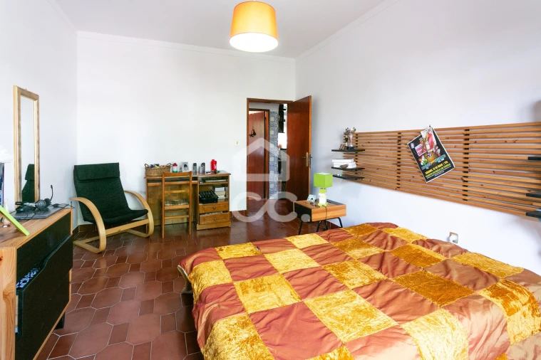 Moradia T5 para Venda em Mourão Foto 11