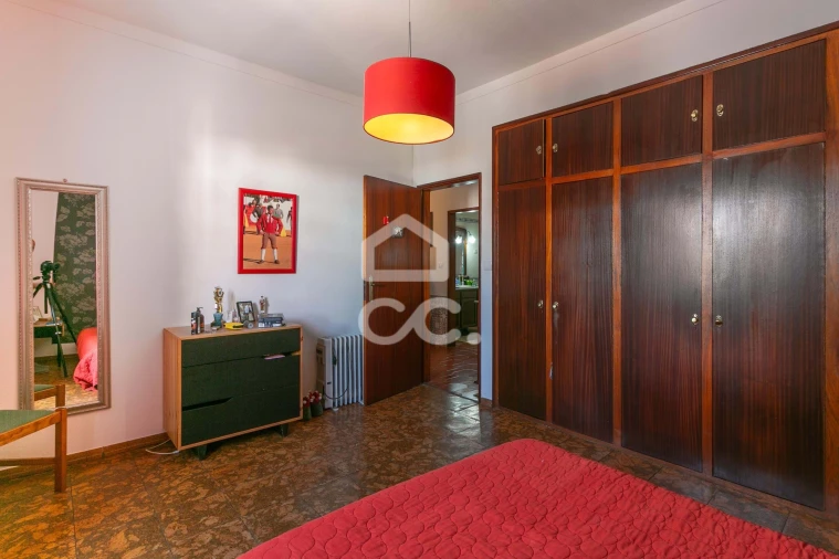 Moradia T5 para Venda em Mourão Foto 16