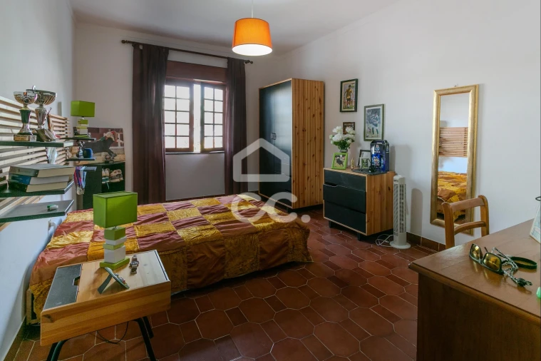 Moradia T5 para Venda em Mourão Foto 10